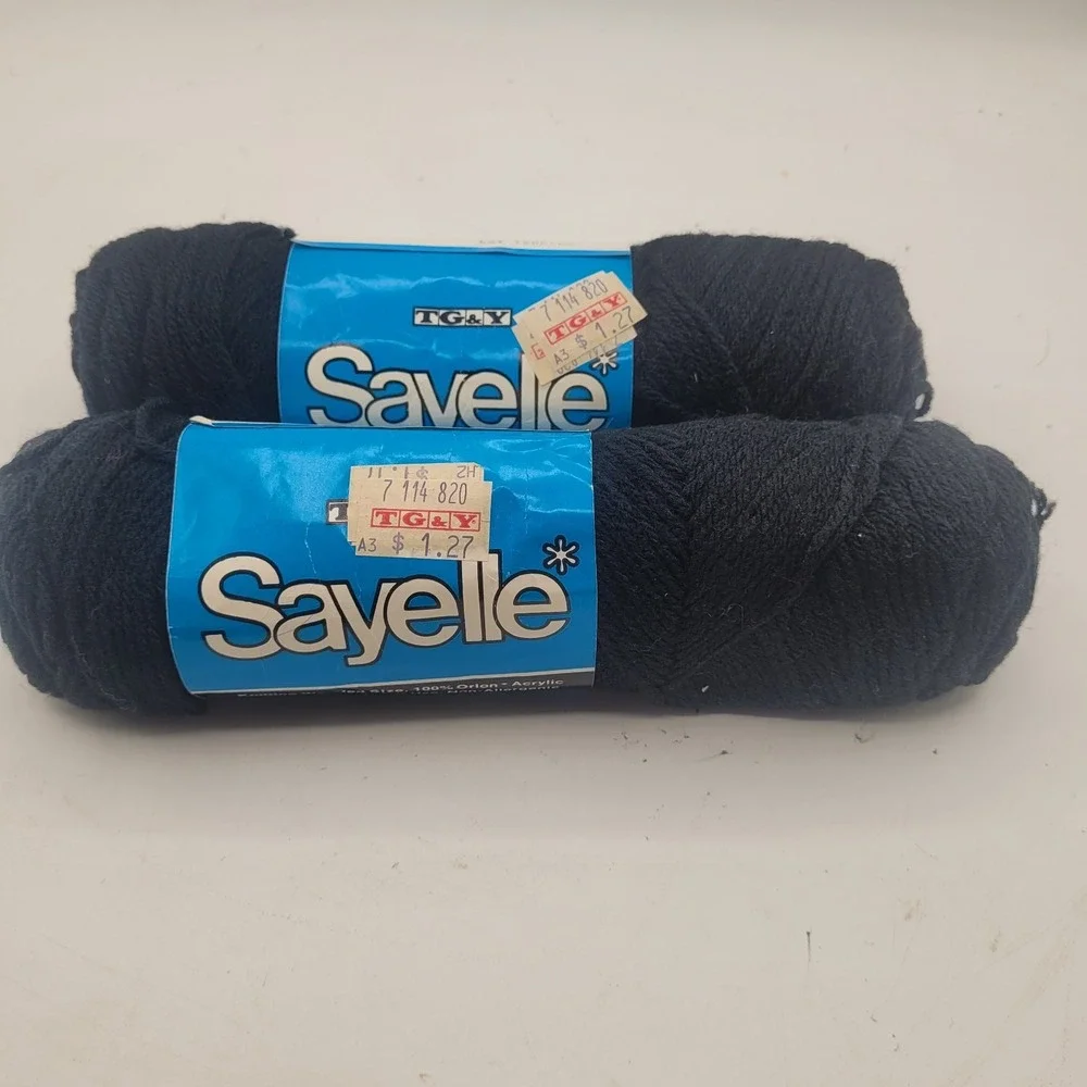 New Assorted Wintuk Sayelle Yarn Lot Acrylic - Black And Eggshell‎ 7 Skeins